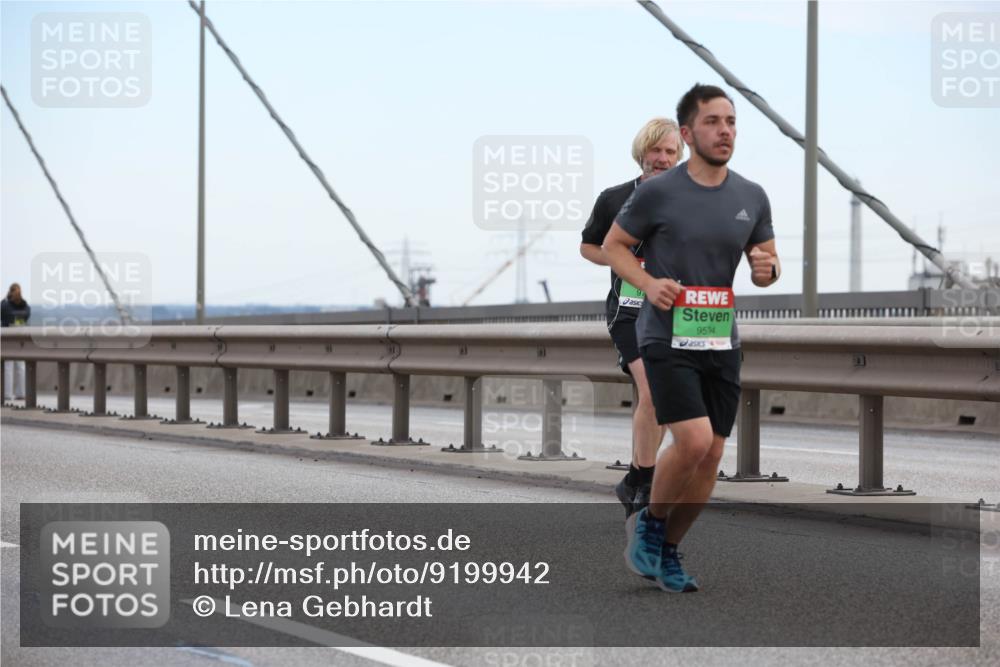 03.10.2025 - Köhlbrandbrückenlauf Lena Gebhardt http://msf.ph/oto/9199942 03.10.2025 15:20:39 Position 1 9534 meine-sportfotos.de
