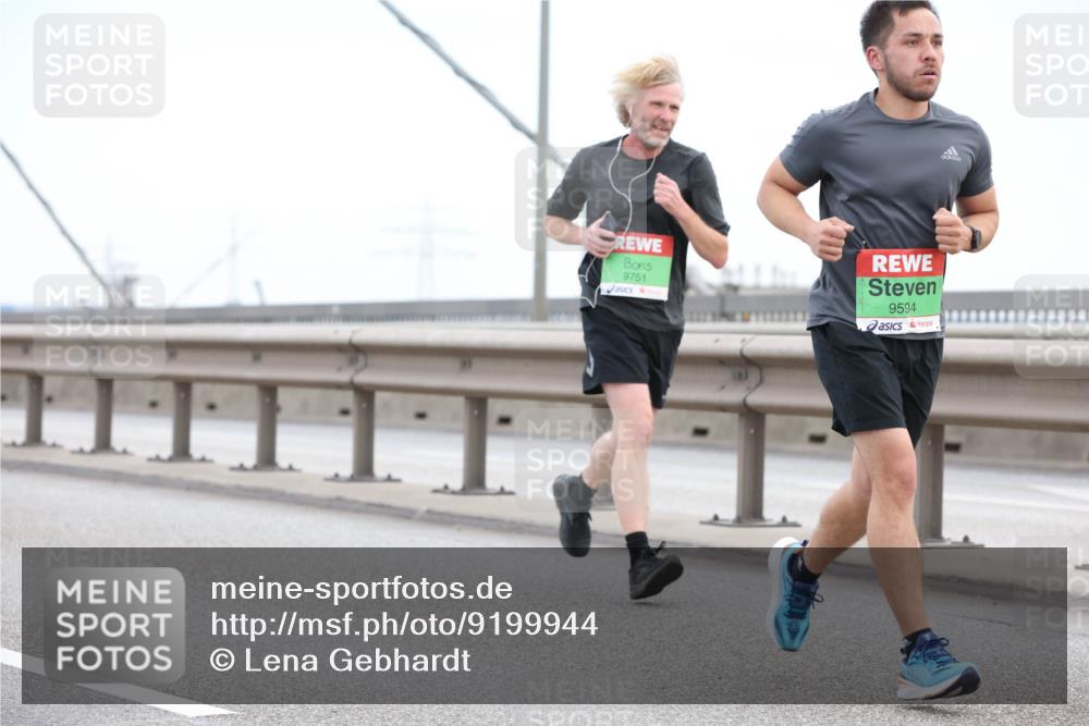 03.10.2025 - Köhlbrandbrückenlauf Lena Gebhardt http://msf.ph/oto/9199944 03.10.2025 15:20:40 Position 1 9751, 9594 meine-sportfotos.de