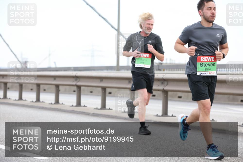 03.10.2025 - Köhlbrandbrückenlauf Lena Gebhardt http://msf.ph/oto/9199945 03.10.2025 15:20:40 Position 1 9751, 9594 meine-sportfotos.de