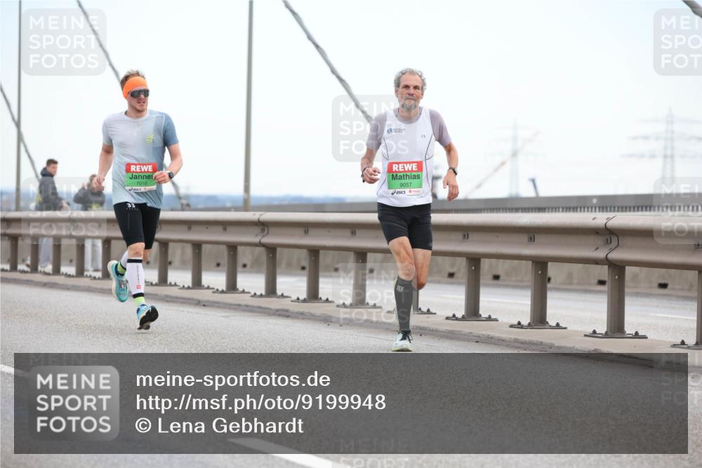 03.10.2025 - Köhlbrandbrückenlauf Lena Gebhardt http://msf.ph/oto/9199948 03.10.2025 15:20:43 Position 1 7010, 9057 meine-sportfotos.de