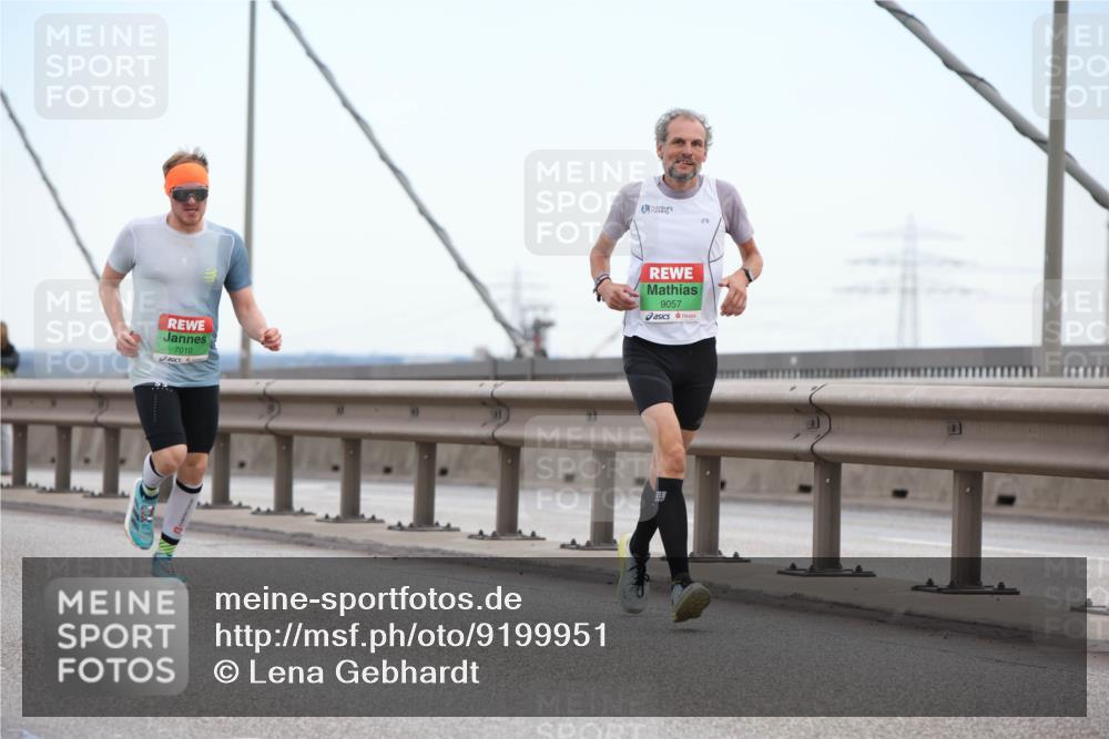 03.10.2025 - Köhlbrandbrückenlauf Lena Gebhardt http://msf.ph/oto/9199951 03.10.2025 15:20:44 Position 1 7010, 9057 meine-sportfotos.de