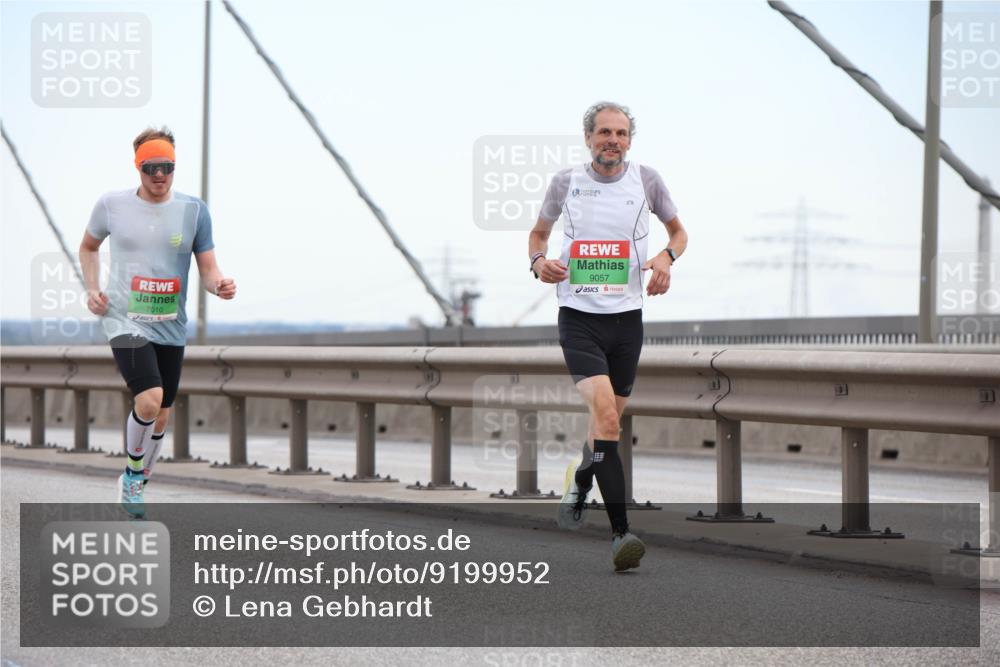 03.10.2025 - Köhlbrandbrückenlauf Lena Gebhardt http://msf.ph/oto/9199952 03.10.2025 15:20:44 Position 1 7010, 9057 meine-sportfotos.de