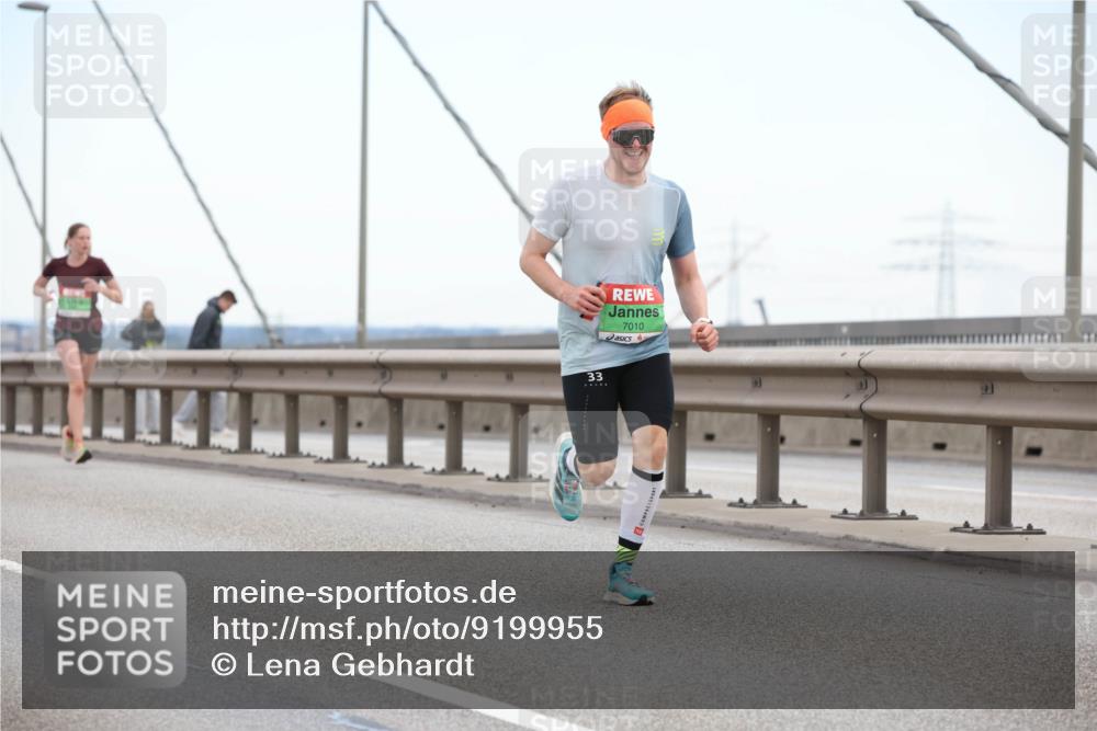 03.10.2025 - Köhlbrandbrückenlauf Lena Gebhardt http://msf.ph/oto/9199955 03.10.2025 15:20:45 Position 1 33, 7010 meine-sportfotos.de