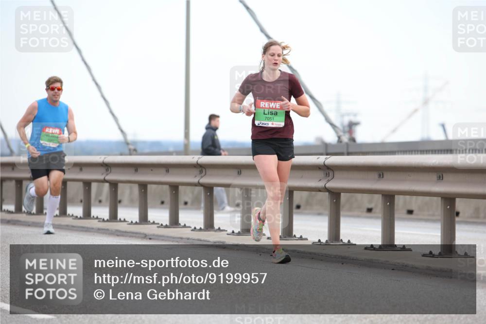 03.10.2025 - Köhlbrandbrückenlauf Lena Gebhardt http://msf.ph/oto/9199957 03.10.2025 15:20:48 Position 1 7051 meine-sportfotos.de