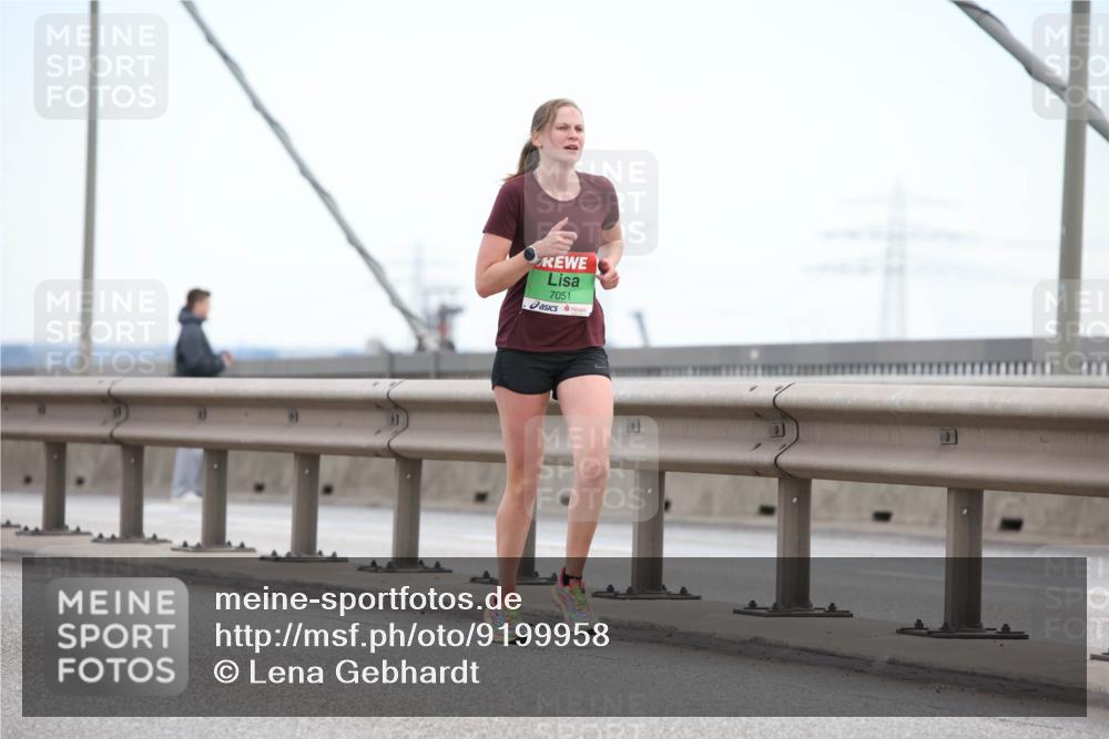 03.10.2025 - Köhlbrandbrückenlauf Lena Gebhardt http://msf.ph/oto/9199958 03.10.2025 15:20:49 Position 1 7051 meine-sportfotos.de