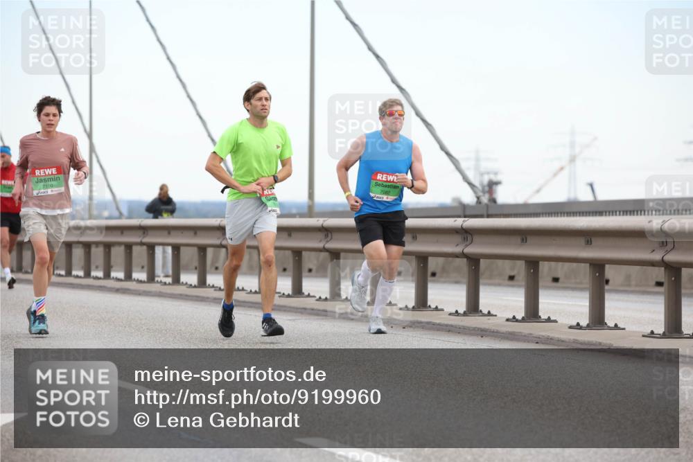 03.10.2025 - Köhlbrandbrückenlauf Lena Gebhardt http://msf.ph/oto/9199960 03.10.2025 15:20:50 Position 1 7100, 7082 meine-sportfotos.de