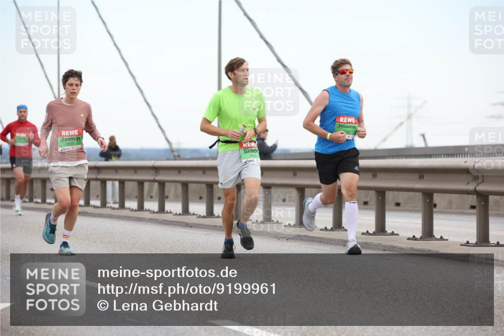 03.10.2025 - Köhlbrandbrückenlauf Lena Gebhardt http://msf.ph/oto/9199961 03.10.2025 15:20:51 Position 1 7100, 7072, 82 meine-sportfotos.de