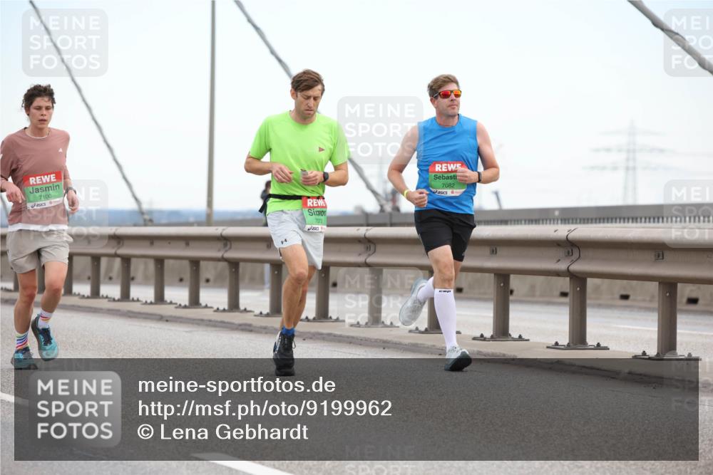 03.10.2025 - Köhlbrandbrückenlauf Lena Gebhardt http://msf.ph/oto/9199962 03.10.2025 15:20:51 Position 1 7100, 7072, 7082 meine-sportfotos.de