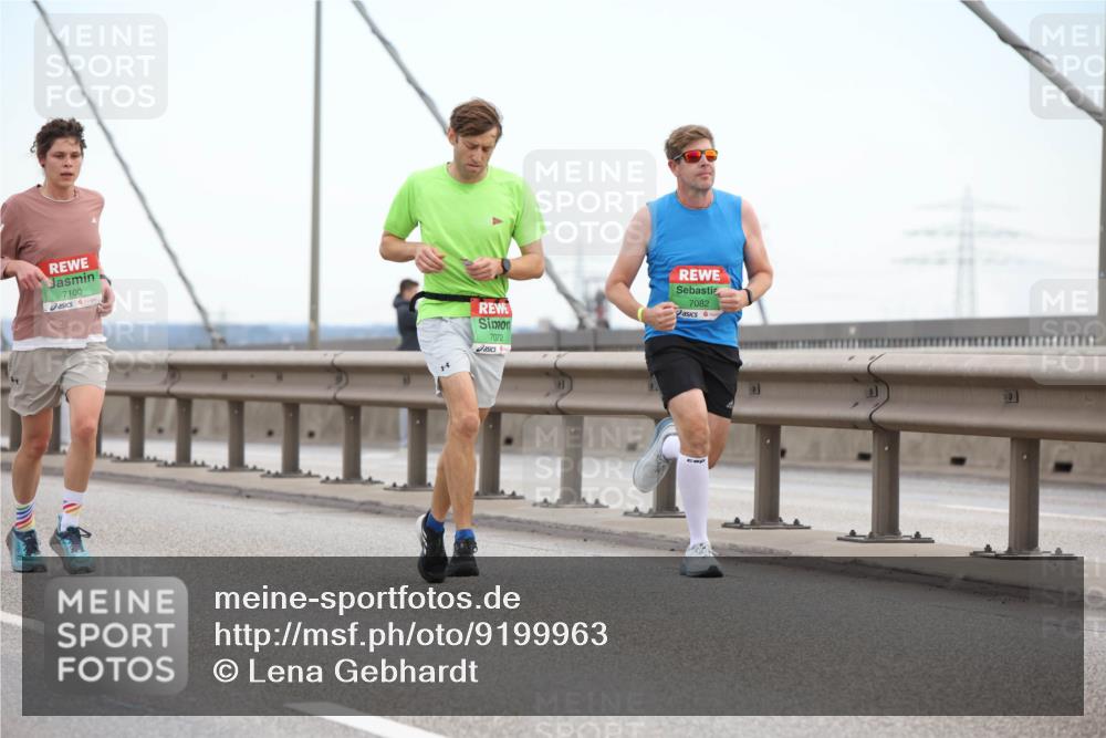 03.10.2025 - Köhlbrandbrückenlauf Lena Gebhardt http://msf.ph/oto/9199963 03.10.2025 15:20:51 Position 1 7100, 7072, 7082 meine-sportfotos.de