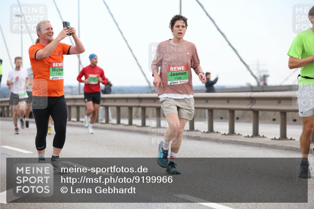 03.10.2025 - Köhlbrandbrückenlauf Lena Gebhardt http://msf.ph/oto/9199966 03.10.2025 15:20:52 Position 1 7104, 7100 meine-sportfotos.de