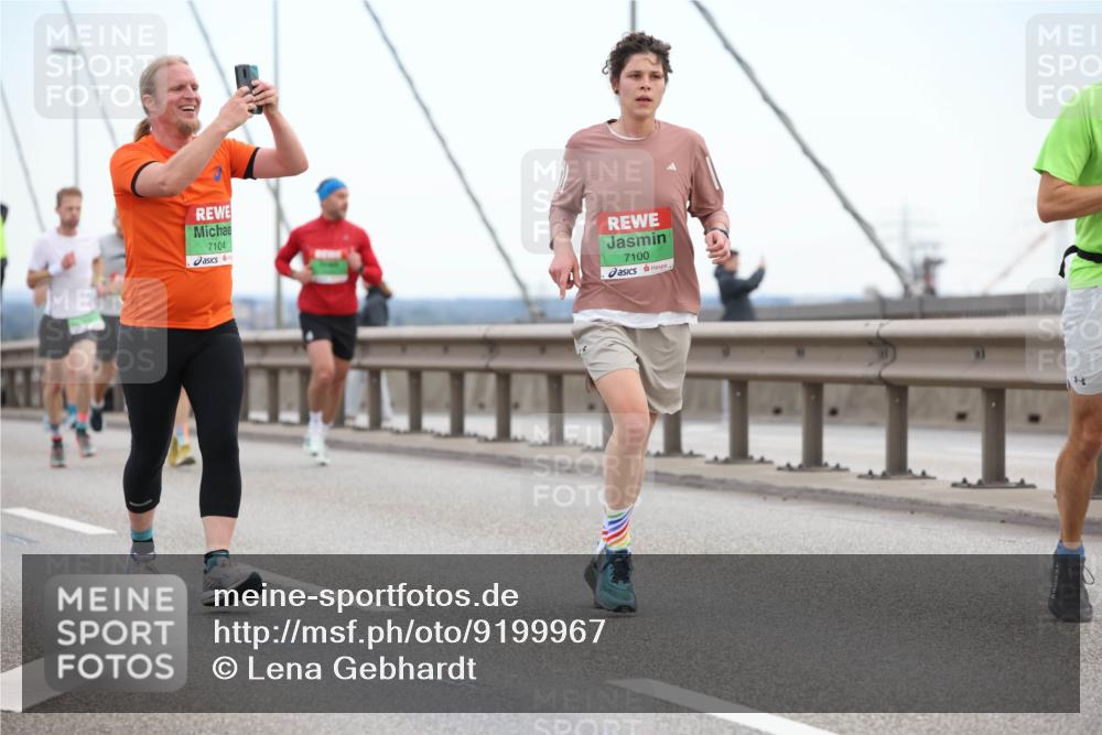 03.10.2025 - Köhlbrandbrückenlauf Lena Gebhardt http://msf.ph/oto/9199967 03.10.2025 15:20:52 Position 1 7104, 7100 meine-sportfotos.de