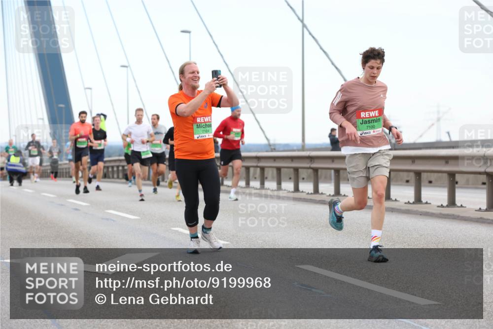 03.10.2025 - Köhlbrandbrückenlauf Lena Gebhardt http://msf.ph/oto/9199968 03.10.2025 15:20:53 Position 1 7104, 7100 meine-sportfotos.de