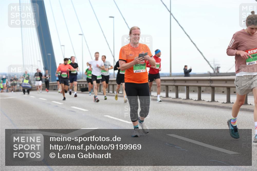 03.10.2025 - Köhlbrandbrückenlauf Lena Gebhardt http://msf.ph/oto/9199969 03.10.2025 15:20:53 Position 1 7104, 7100 meine-sportfotos.de