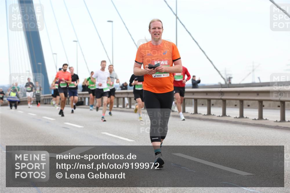 03.10.2025 - Köhlbrandbrückenlauf Lena Gebhardt http://msf.ph/oto/9199972 03.10.2025 15:20:54 Position 1  meine-sportfotos.de