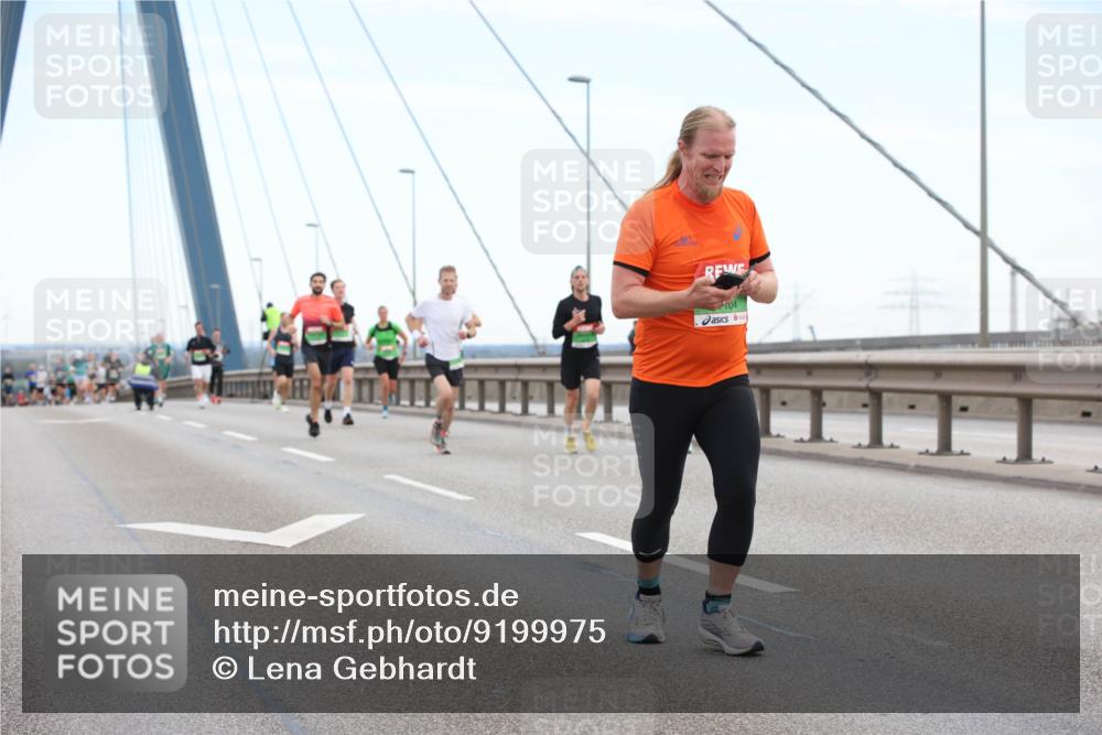 03.10.2025 - Köhlbrandbrückenlauf Lena Gebhardt http://msf.ph/oto/9199975 03.10.2025 15:20:55 Position 1 04 meine-sportfotos.de