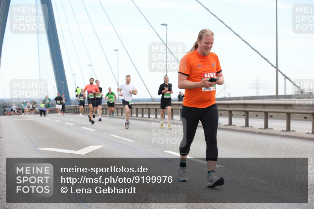 03.10.2025 - Köhlbrandbrückenlauf Lena Gebhardt http://msf.ph/oto/9199976 03.10.2025 15:20:55 Position 1  meine-sportfotos.de