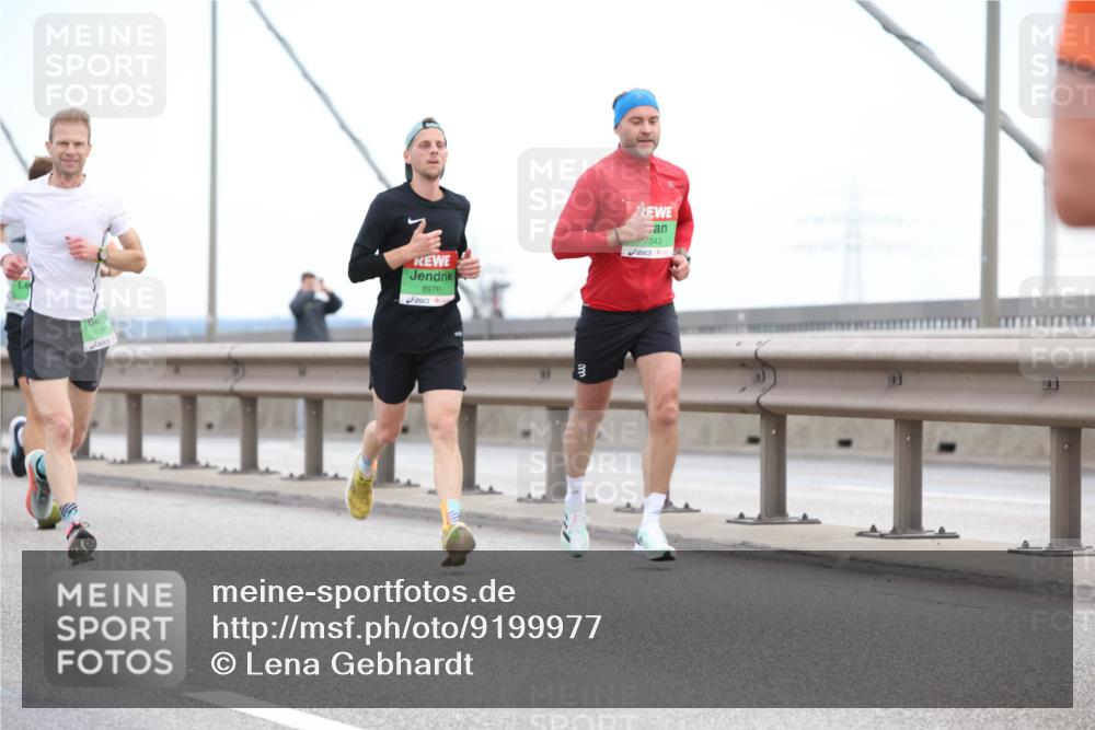 03.10.2025 - Köhlbrandbrückenlauf Lena Gebhardt http://msf.ph/oto/9199977 03.10.2025 15:20:56 Position 1 8976, 7043, 3 meine-sportfotos.de