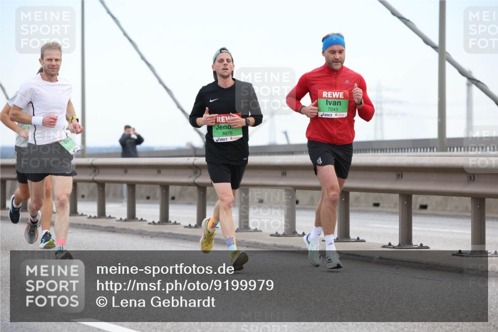 03.10.2025 - Köhlbrandbrückenlauf Lena Gebhardt http://msf.ph/oto/9199979 03.10.2025 15:20:56 Position 1 8976, 7043 meine-sportfotos.de