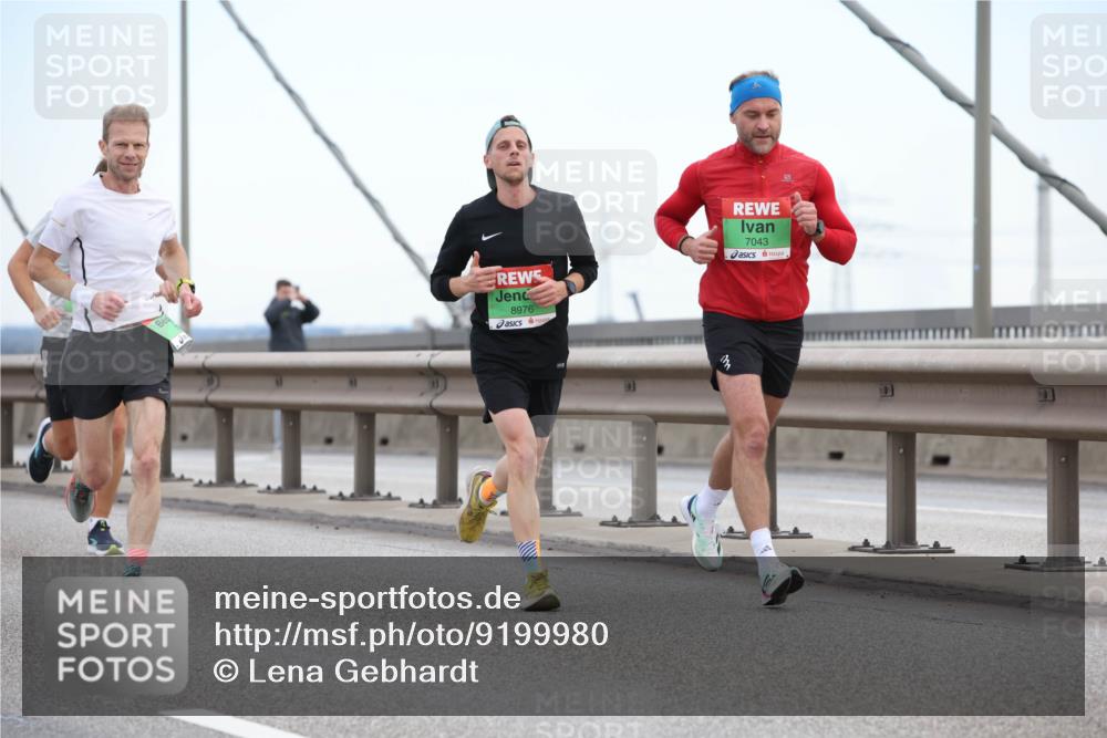 03.10.2025 - Köhlbrandbrückenlauf Lena Gebhardt http://msf.ph/oto/9199980 03.10.2025 15:20:56 Position 1 8976, 7043 meine-sportfotos.de