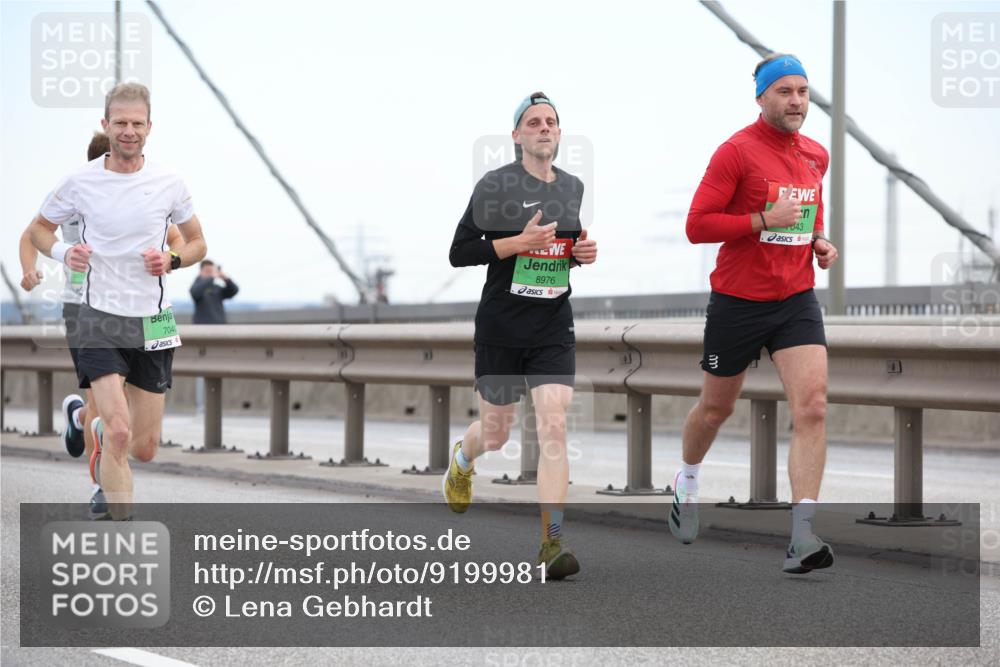 03.10.2025 - Köhlbrandbrückenlauf Lena Gebhardt http://msf.ph/oto/9199981 03.10.2025 15:20:56 Position 1 7040, 8976, 043 meine-sportfotos.de