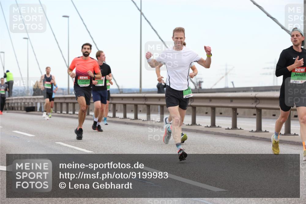 03.10.2025 - Köhlbrandbrückenlauf Lena Gebhardt http://msf.ph/oto/9199983 03.10.2025 15:20:57 Position 1 704, 8976 meine-sportfotos.de