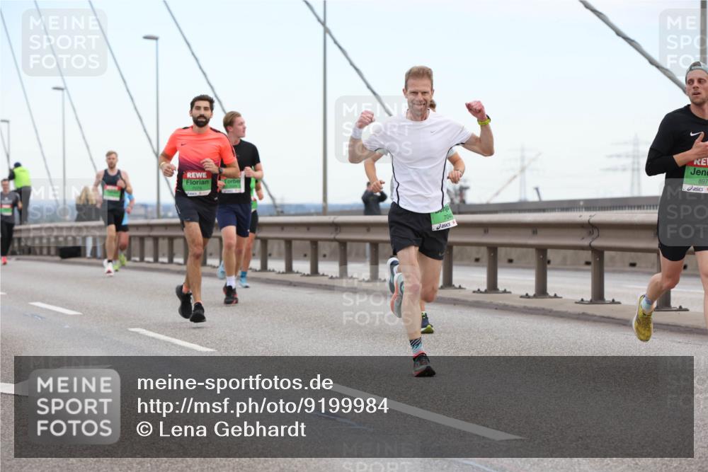 03.10.2025 - Köhlbrandbrückenlauf Lena Gebhardt http://msf.ph/oto/9199984 03.10.2025 15:20:57 Position 1 7040, 897 meine-sportfotos.de