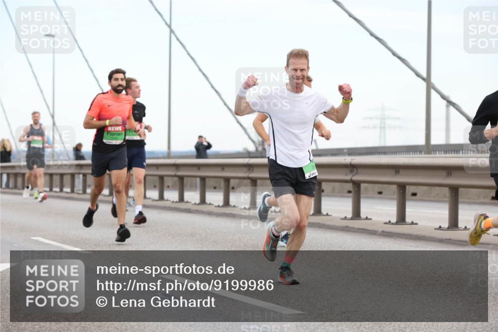 03.10.2025 - Köhlbrandbrückenlauf Lena Gebhardt http://msf.ph/oto/9199986 03.10.2025 15:20:58 Position 1  meine-sportfotos.de