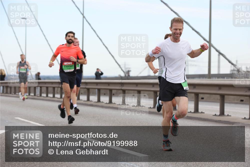 03.10.2025 - Köhlbrandbrückenlauf Lena Gebhardt http://msf.ph/oto/9199988 03.10.2025 15:20:58 Position 1  meine-sportfotos.de
