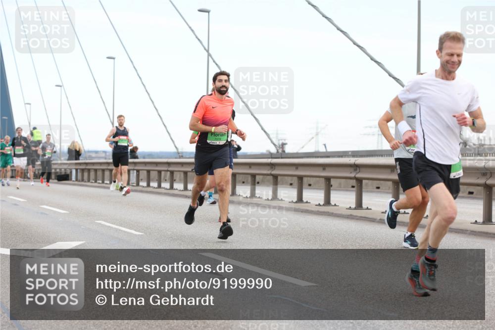 03.10.2025 - Köhlbrandbrückenlauf Lena Gebhardt http://msf.ph/oto/9199990 03.10.2025 15:20:58 Position 1 7079 meine-sportfotos.de