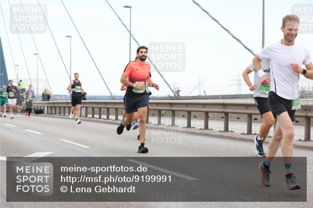 03.10.2025 - Köhlbrandbrückenlauf Lena Gebhardt http://msf.ph/oto/9199991 03.10.2025 15:20:58 Position 1 7809 meine-sportfotos.de