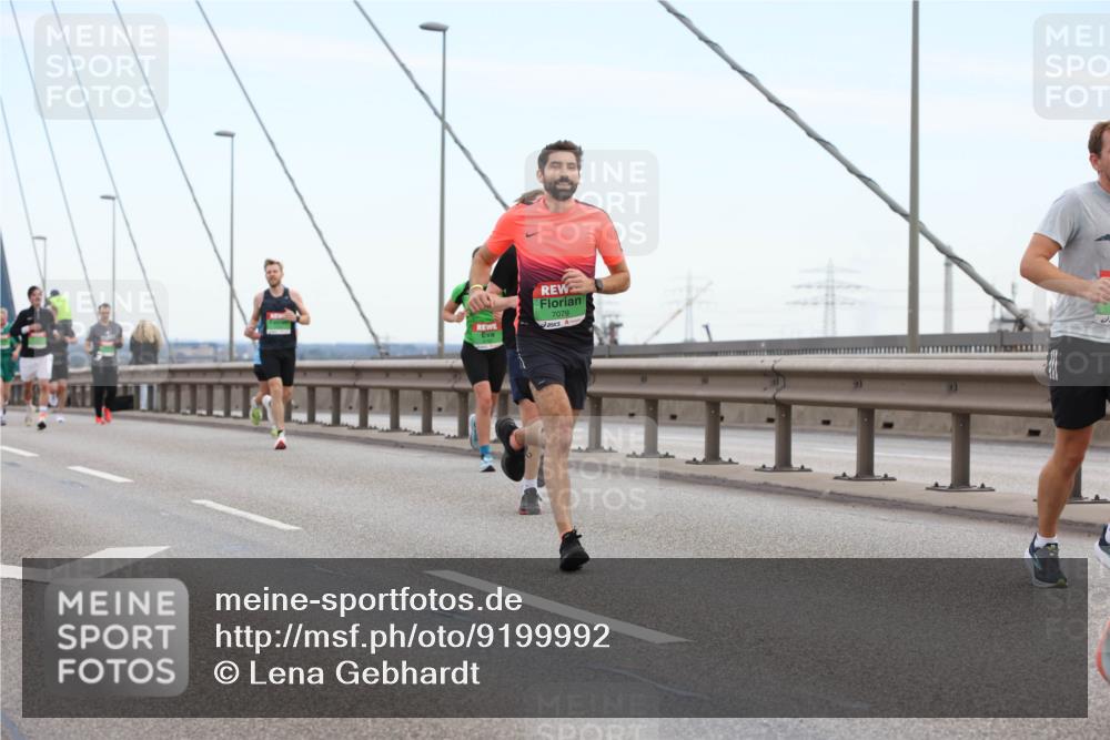 03.10.2025 - Köhlbrandbrückenlauf Lena Gebhardt http://msf.ph/oto/9199992 03.10.2025 15:20:59 Position 1 7079 meine-sportfotos.de
