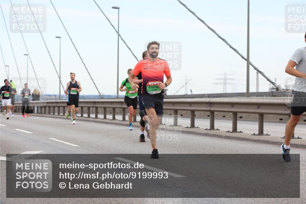 03.10.2025 - Köhlbrandbrückenlauf Lena Gebhardt http://msf.ph/oto/9199993 03.10.2025 15:20:59 Position 1 7079 meine-sportfotos.de