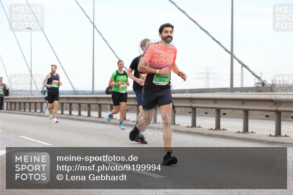 03.10.2025 - Köhlbrandbrückenlauf Lena Gebhardt http://msf.ph/oto/9199994 03.10.2025 15:20:59 Position 1 7079 meine-sportfotos.de