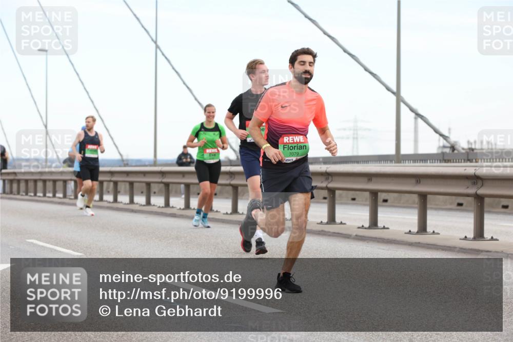03.10.2025 - Köhlbrandbrückenlauf Lena Gebhardt http://msf.ph/oto/9199996 03.10.2025 15:20:59 Position 1 7079 meine-sportfotos.de