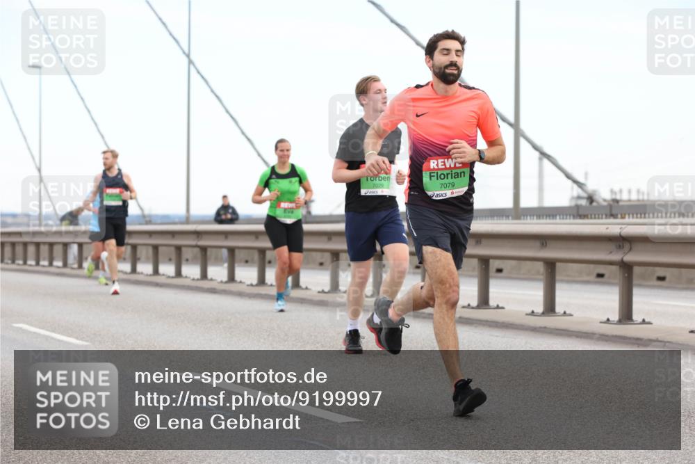 03.10.2025 - Köhlbrandbrückenlauf Lena Gebhardt http://msf.ph/oto/9199997 03.10.2025 15:21:00 Position 1 7029, 7079 meine-sportfotos.de