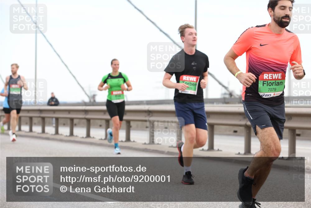 03.10.2025 - Köhlbrandbrückenlauf Lena Gebhardt http://msf.ph/oto/9200001 03.10.2025 15:21:00 Position 1 29, 24, 7079 meine-sportfotos.de