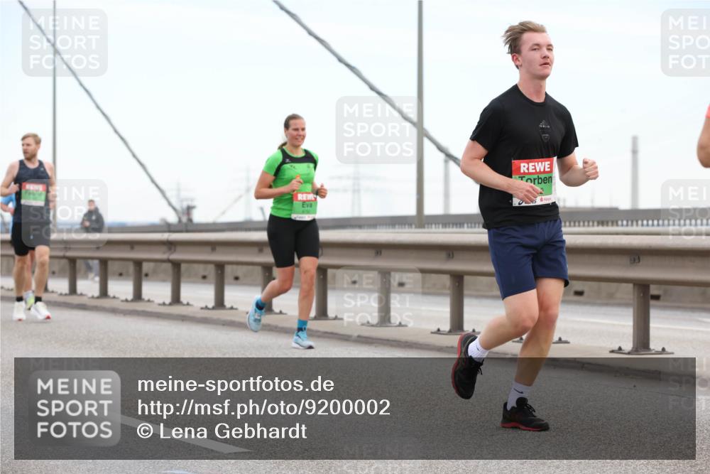 03.10.2025 - Köhlbrandbrückenlauf Lena Gebhardt http://msf.ph/oto/9200002 03.10.2025 15:21:00 Position 1  meine-sportfotos.de