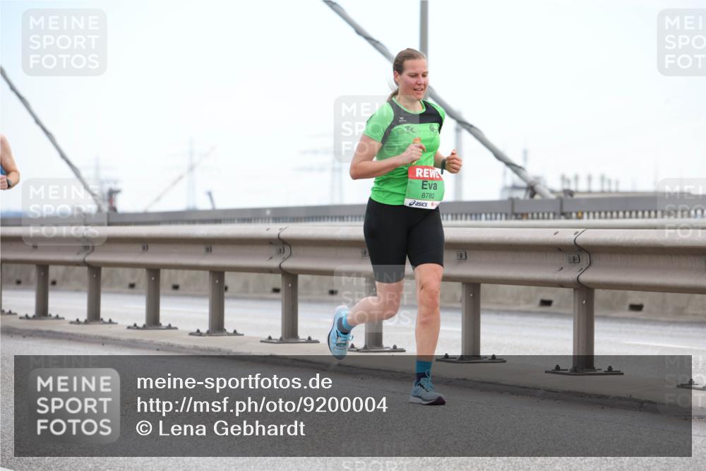 03.10.2025 - Köhlbrandbrückenlauf Lena Gebhardt http://msf.ph/oto/9200004 03.10.2025 15:21:01 Position 1 8782 meine-sportfotos.de