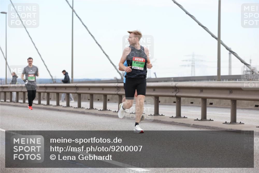 03.10.2025 - Köhlbrandbrückenlauf Lena Gebhardt http://msf.ph/oto/9200007 03.10.2025 15:21:02 Position 1 7131 meine-sportfotos.de