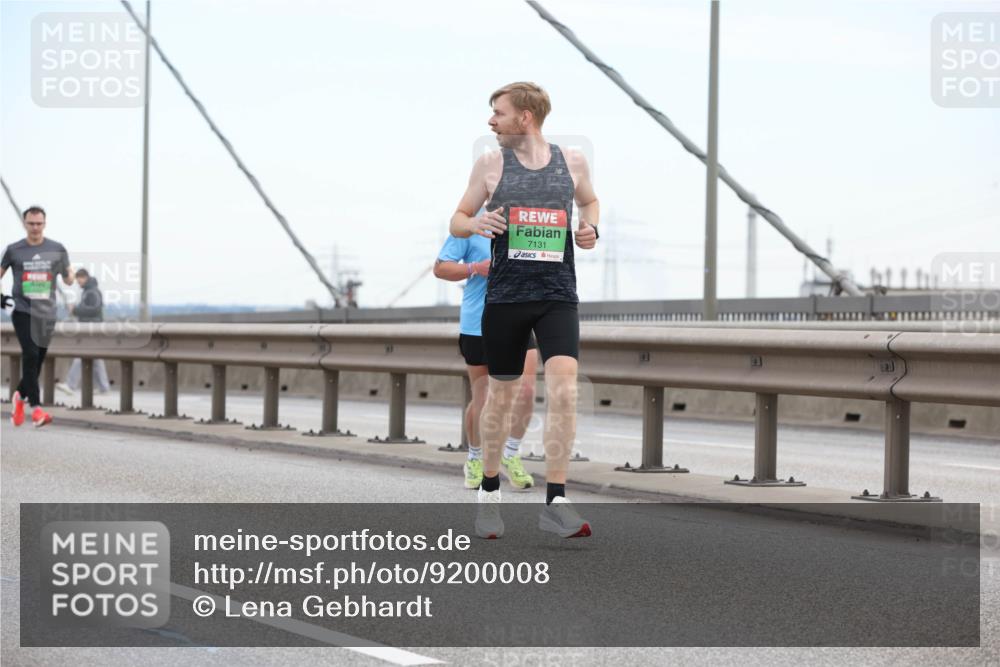 03.10.2025 - Köhlbrandbrückenlauf Lena Gebhardt http://msf.ph/oto/9200008 03.10.2025 15:21:03 Position 1 7131 meine-sportfotos.de