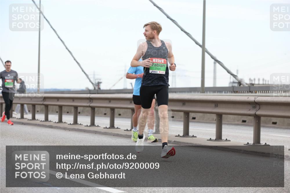 03.10.2025 - Köhlbrandbrückenlauf Lena Gebhardt http://msf.ph/oto/9200009 03.10.2025 15:21:03 Position 1 7131 meine-sportfotos.de
