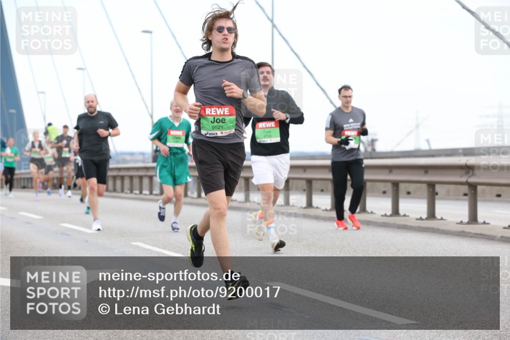 03.10.2025 - Köhlbrandbrückenlauf Lena Gebhardt http://msf.ph/oto/9200017 03.10.2025 15:21:05 Position 1 9521, 9750 meine-sportfotos.de