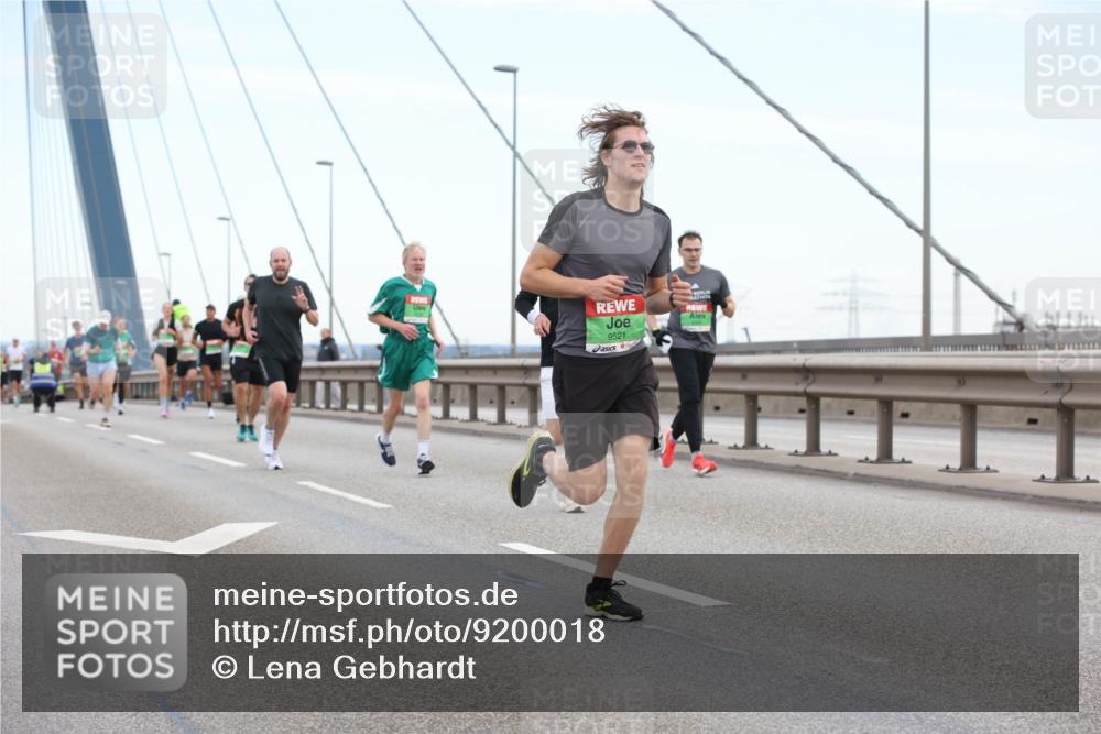 03.10.2025 - Köhlbrandbrückenlauf Lena Gebhardt http://msf.ph/oto/9200018 03.10.2025 15:21:06 Position 1 9521 meine-sportfotos.de