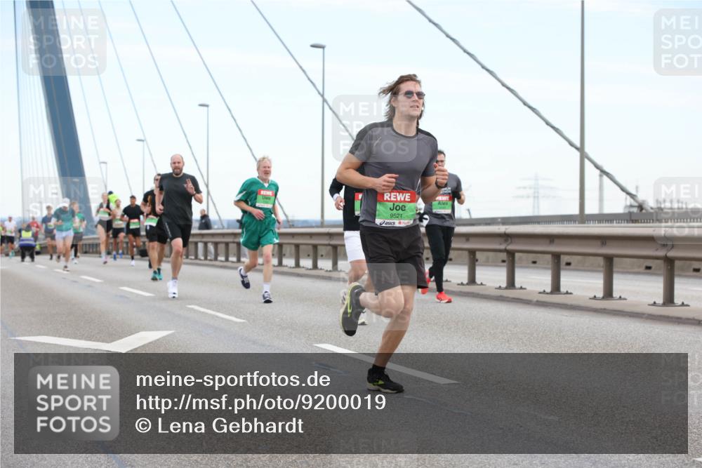 03.10.2025 - Köhlbrandbrückenlauf Lena Gebhardt http://msf.ph/oto/9200019 03.10.2025 15:21:06 Position 1 9521 meine-sportfotos.de
