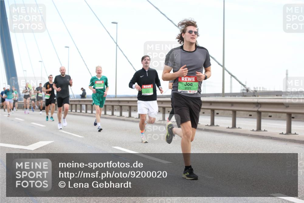 03.10.2025 - Köhlbrandbrückenlauf Lena Gebhardt http://msf.ph/oto/9200020 03.10.2025 15:21:06 Position 1 9521 meine-sportfotos.de
