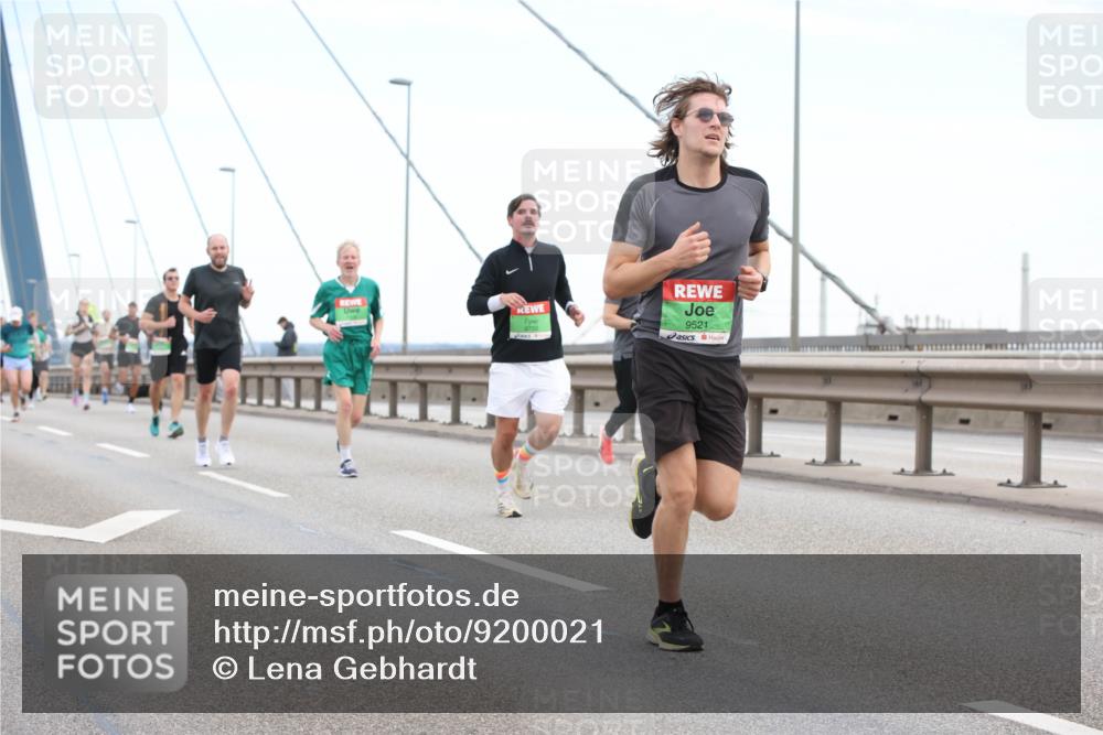 03.10.2025 - Köhlbrandbrückenlauf Lena Gebhardt http://msf.ph/oto/9200021 03.10.2025 15:21:06 Position 1 9750, 9521 meine-sportfotos.de