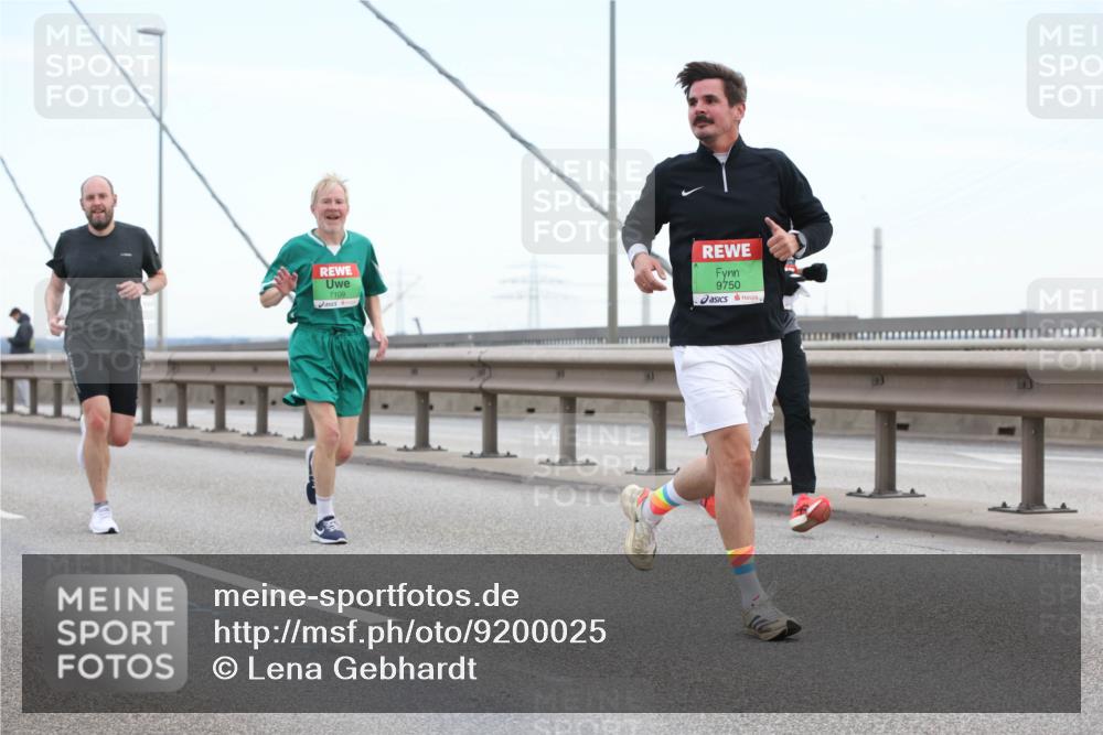 03.10.2025 - Köhlbrandbrückenlauf Lena Gebhardt http://msf.ph/oto/9200025 03.10.2025 15:21:07 Position 1 7109, 9750 meine-sportfotos.de