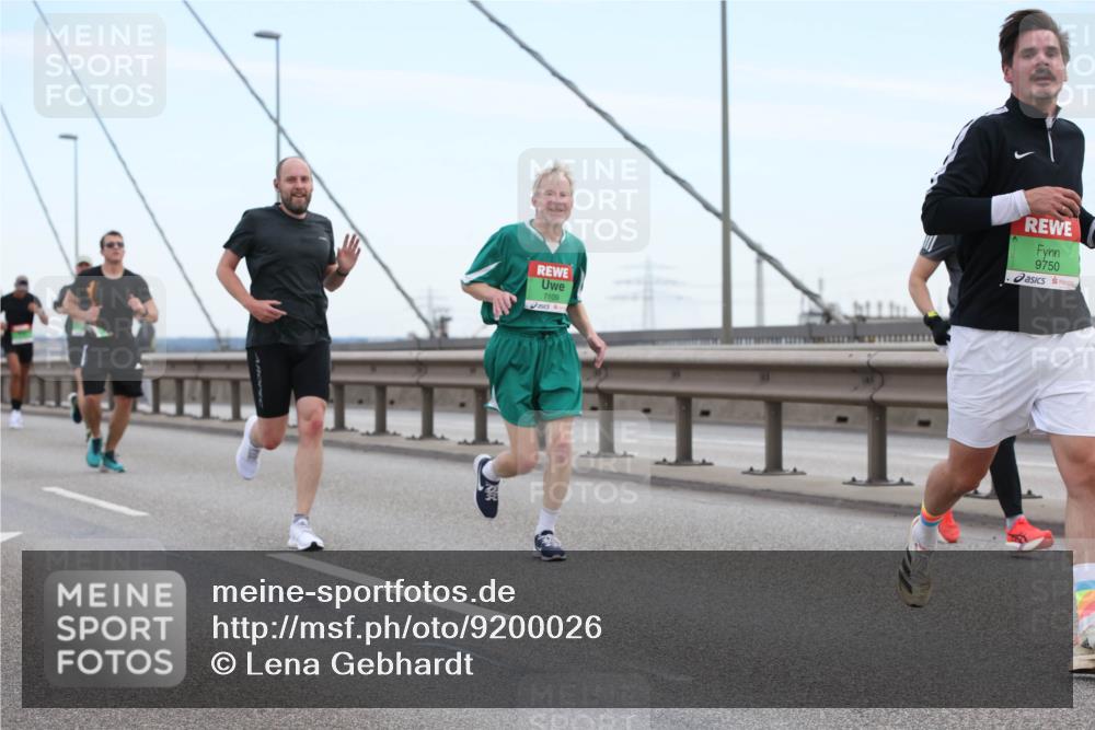 03.10.2025 - Köhlbrandbrückenlauf Lena Gebhardt http://msf.ph/oto/9200026 03.10.2025 15:21:08 Position 1 7109, 9750 meine-sportfotos.de