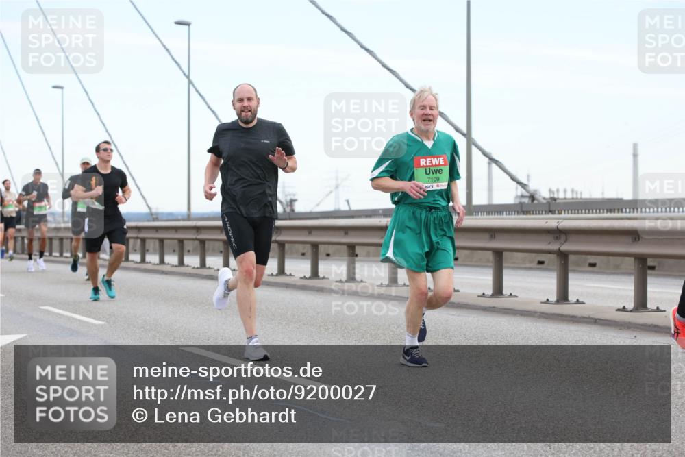 03.10.2025 - Köhlbrandbrückenlauf Lena Gebhardt http://msf.ph/oto/9200027 03.10.2025 15:21:08 Position 1 7109 meine-sportfotos.de