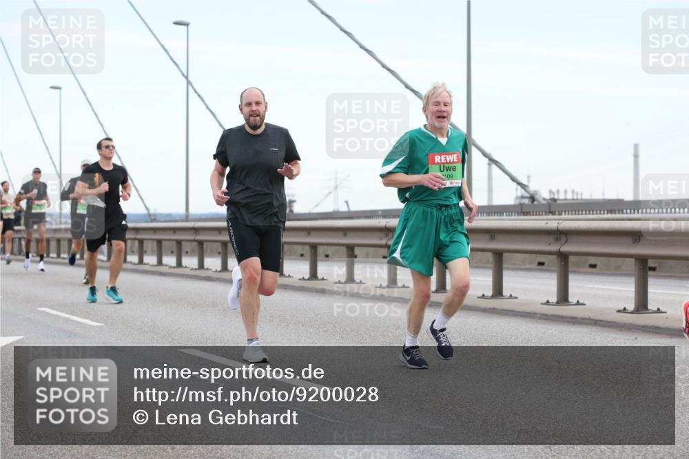03.10.2025 - Köhlbrandbrückenlauf Lena Gebhardt http://msf.ph/oto/9200028 03.10.2025 15:21:08 Position 1 109 meine-sportfotos.de